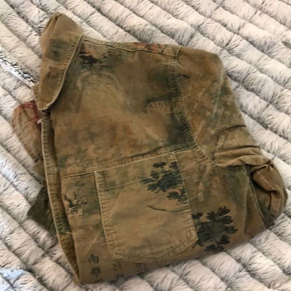 Super cute corduroy button down shirt - Picture 6 of 6